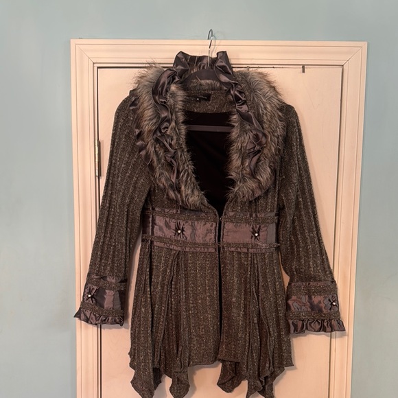 Nicole Sabbattini Gray Cape with Luxurious Fur Trim PA - Picture 1 of 7